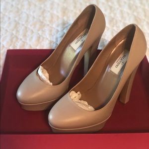 Nude Valentino pumps size 8. (38)